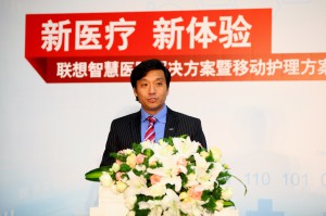 联想集团中国区大客户事业部新兴行业总经理王云峰进行演讲