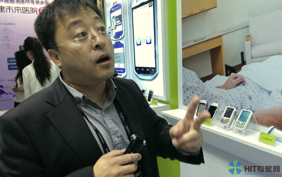 CHINC2014期间，陈阳在摩托罗拉系统展台接待一拨又一拨的参观者