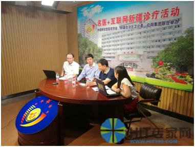 中国新闻网对“名医+互联网”新疆诊疗活动进行了全程直播，图为演播室画面