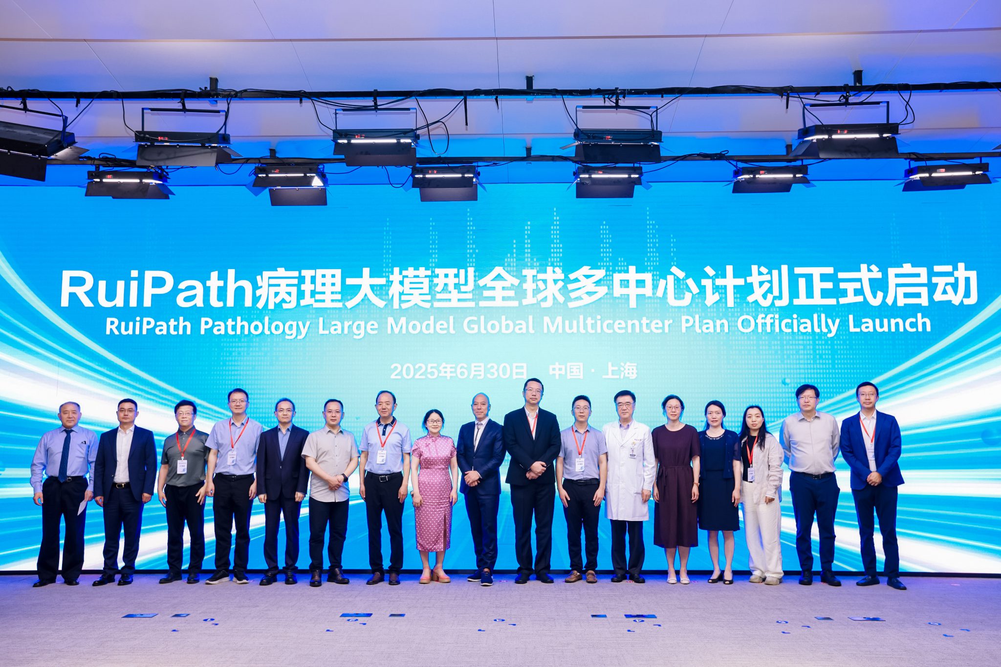 求解“医学AI之问”，瑞金病理模型RuiPath率先开源